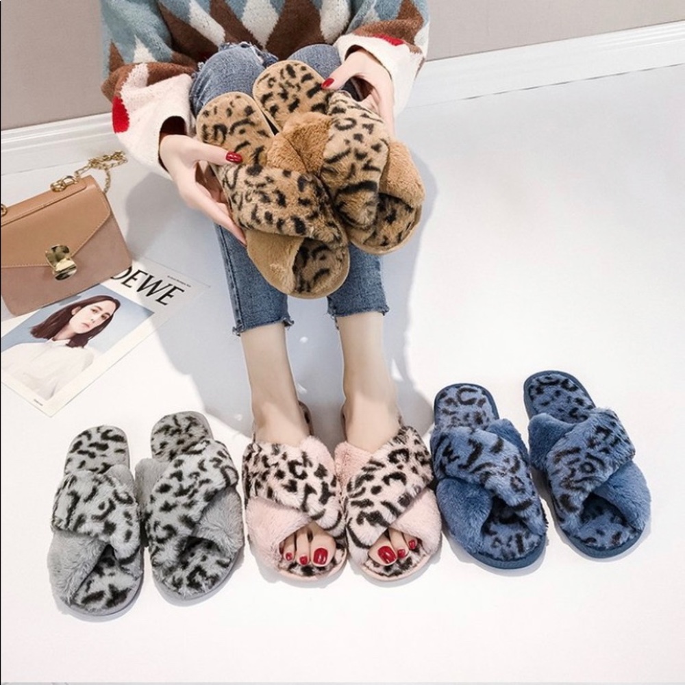 Women’s fuzzy slippers animal print